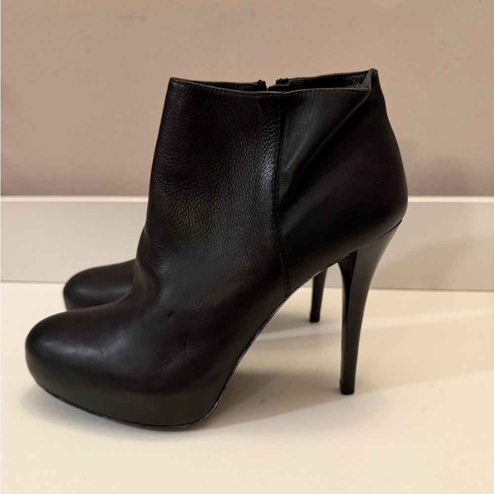 Stuart Weitzman Black Ankle Zip Platform Suede Stiletto Heel Booties Sz 8 - Picture 2 of 8